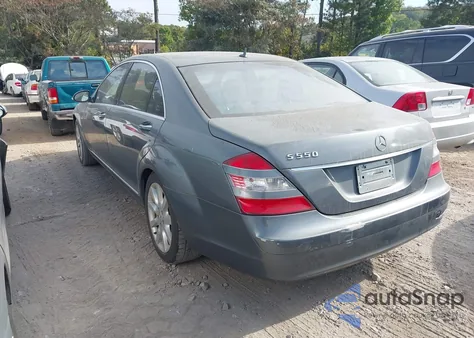 2007 Mercedes-Benz S 550 z USA, uszkodzony, nr VIN WDDNG71X67A080615